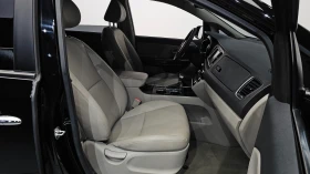 Kia Carnival DELUXE 2.2/ПОДГРЕВ-СЕДАЛКИ/РЕАЛНИ КМ/hellascars.bg, снимка 15