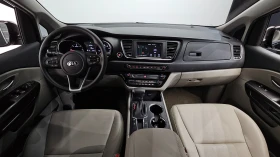 Kia Carnival DELUXE 2.2/ПОДГРЕВ-СЕДАЛКИ/РЕАЛНИ КМ/hellascars.bg, снимка 8