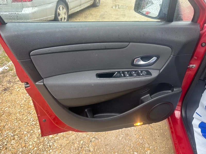 Renault Scenic 1.5 DCI 110 kc, снимка 13 - Автомобили и джипове - 48514454