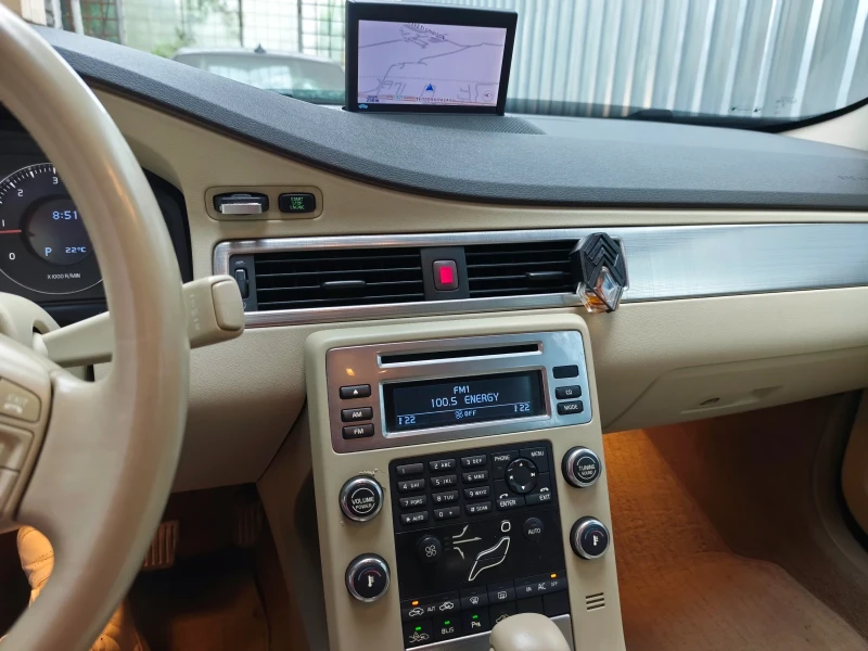 Volvo V70, снимка 9 - Автомобили и джипове - 53476990