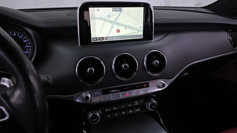 Kia Stinger 3.3 TURBO 4x4 GT / Пълна сервизна история !!!, снимка 12 - Автомобили и джипове - 53499563