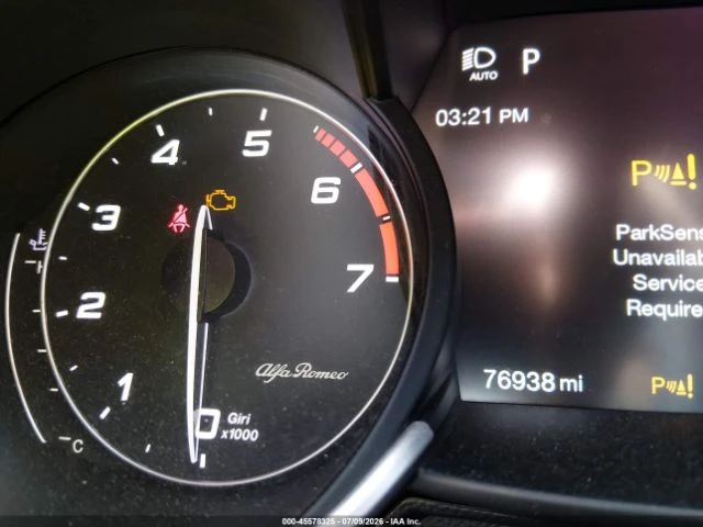 Alfa Romeo Giulia VELOCE* TI* Q2* КОЖА* ПОДГРЕВ* ПЕРА* КАМЕРА* NAVI*, снимка 14 - Автомобили и джипове - 55663170