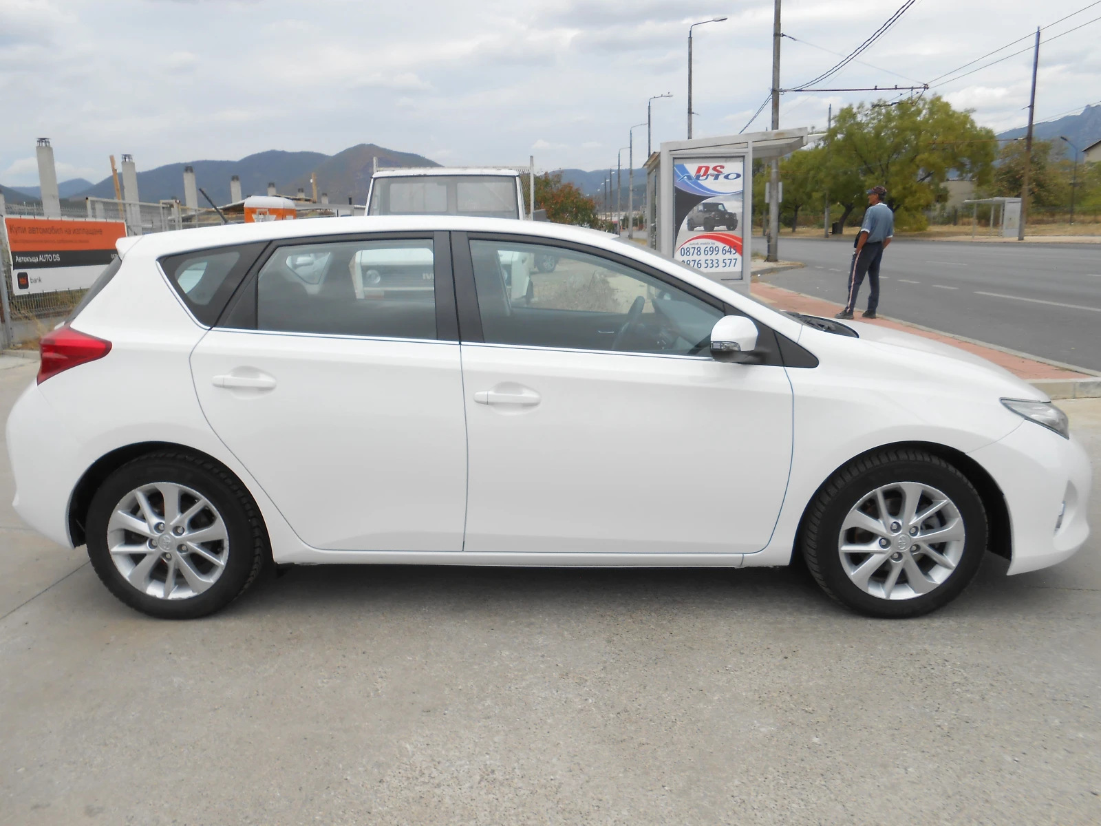 Toyota Auris 1.4d-Euro-5B-6sk-Navi-Kamera - изображение 4