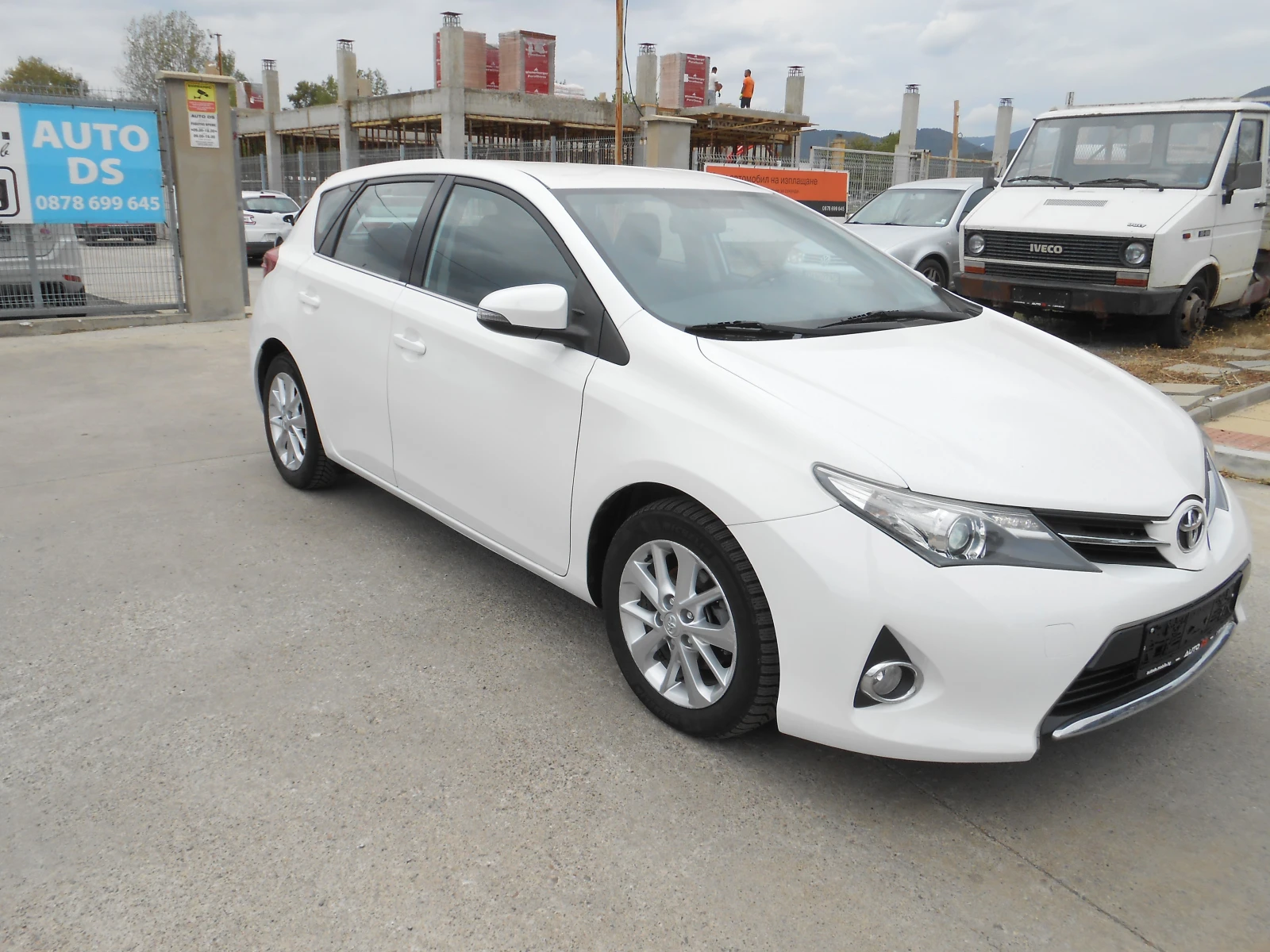 Toyota Auris 1.4d-Euro-5B-6sk-Navi-Kamera - изображение 3