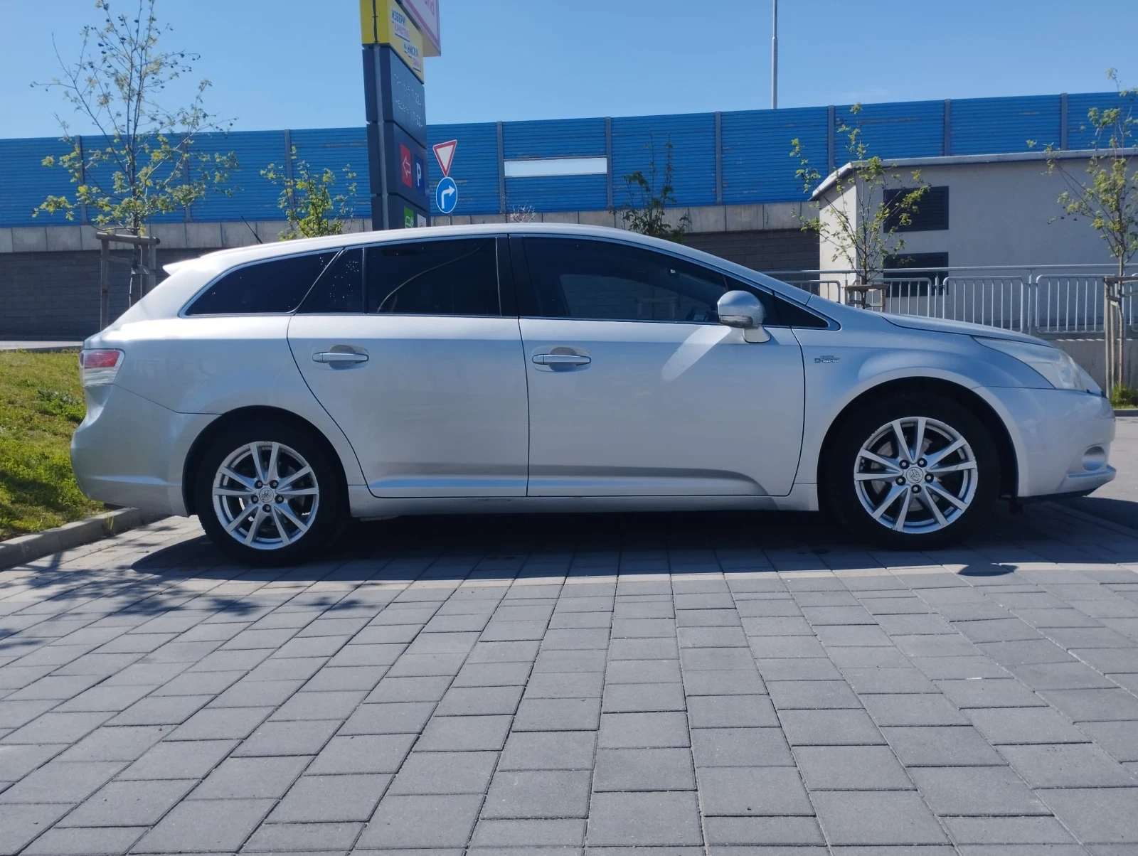 Toyota Avensis 2.2 D, 150 h.p. - изображение 5