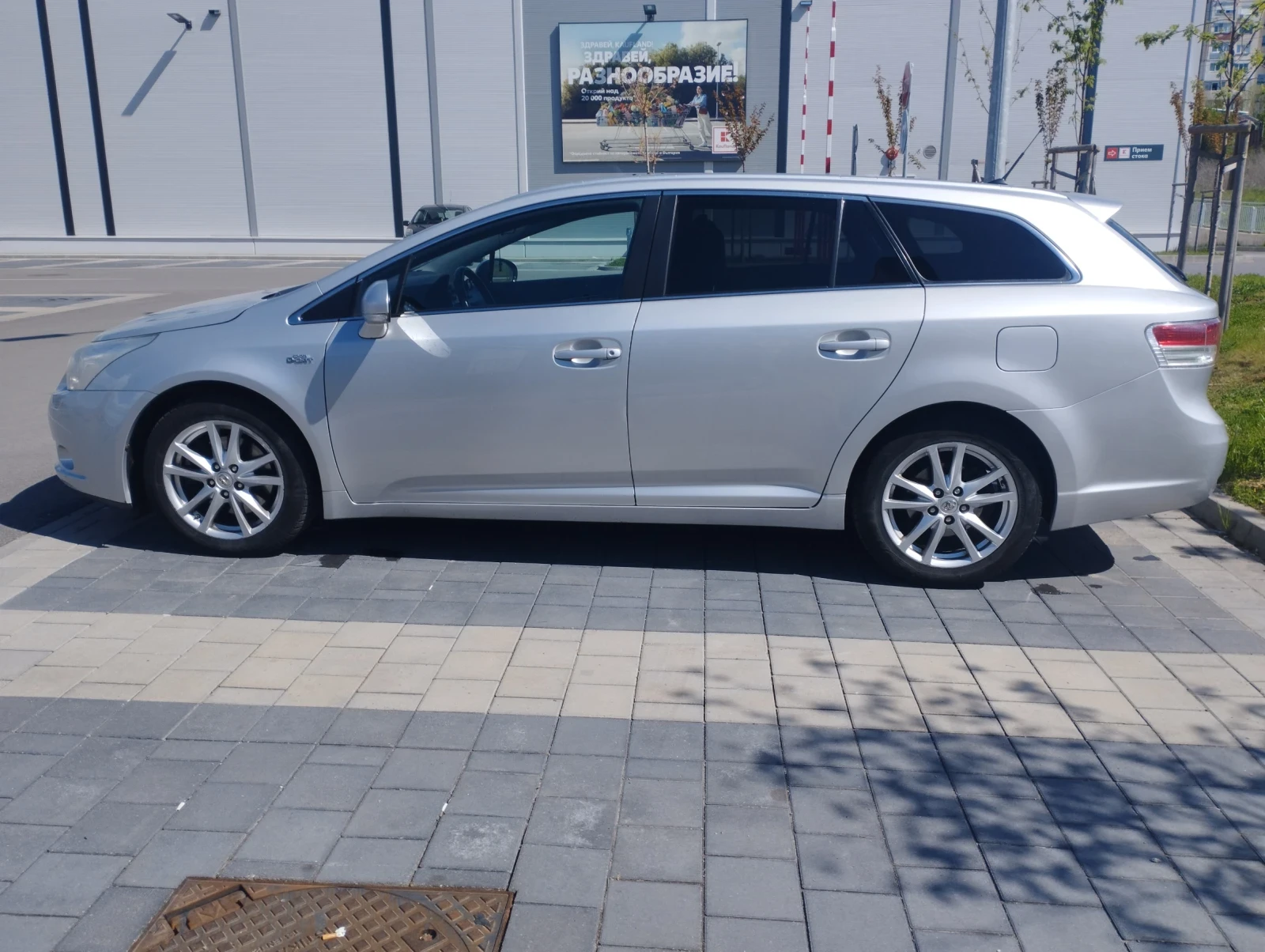 Toyota Avensis 2.2 D, 150 h.p. - изображение 4
