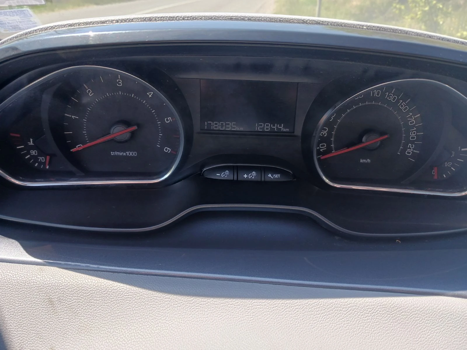 Peugeot 208  - изображение 7