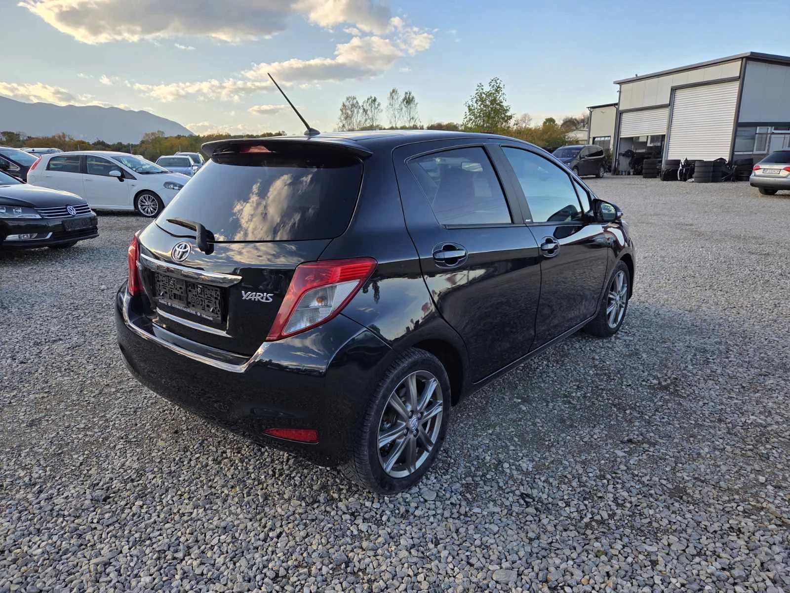 Toyota Yaris 1.4D-4D-90PS-НАВИ-ПАНОРАМА - изображение 5