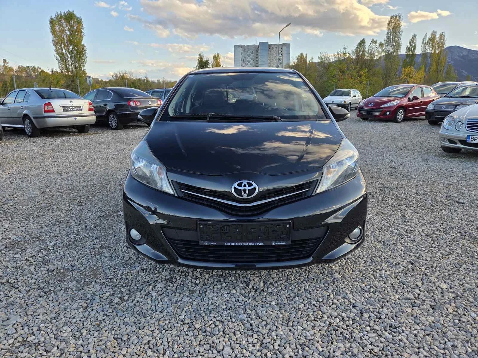 Toyota Yaris 1.4D-4D-90PS-НАВИ-ПАНОРАМА - изображение 2