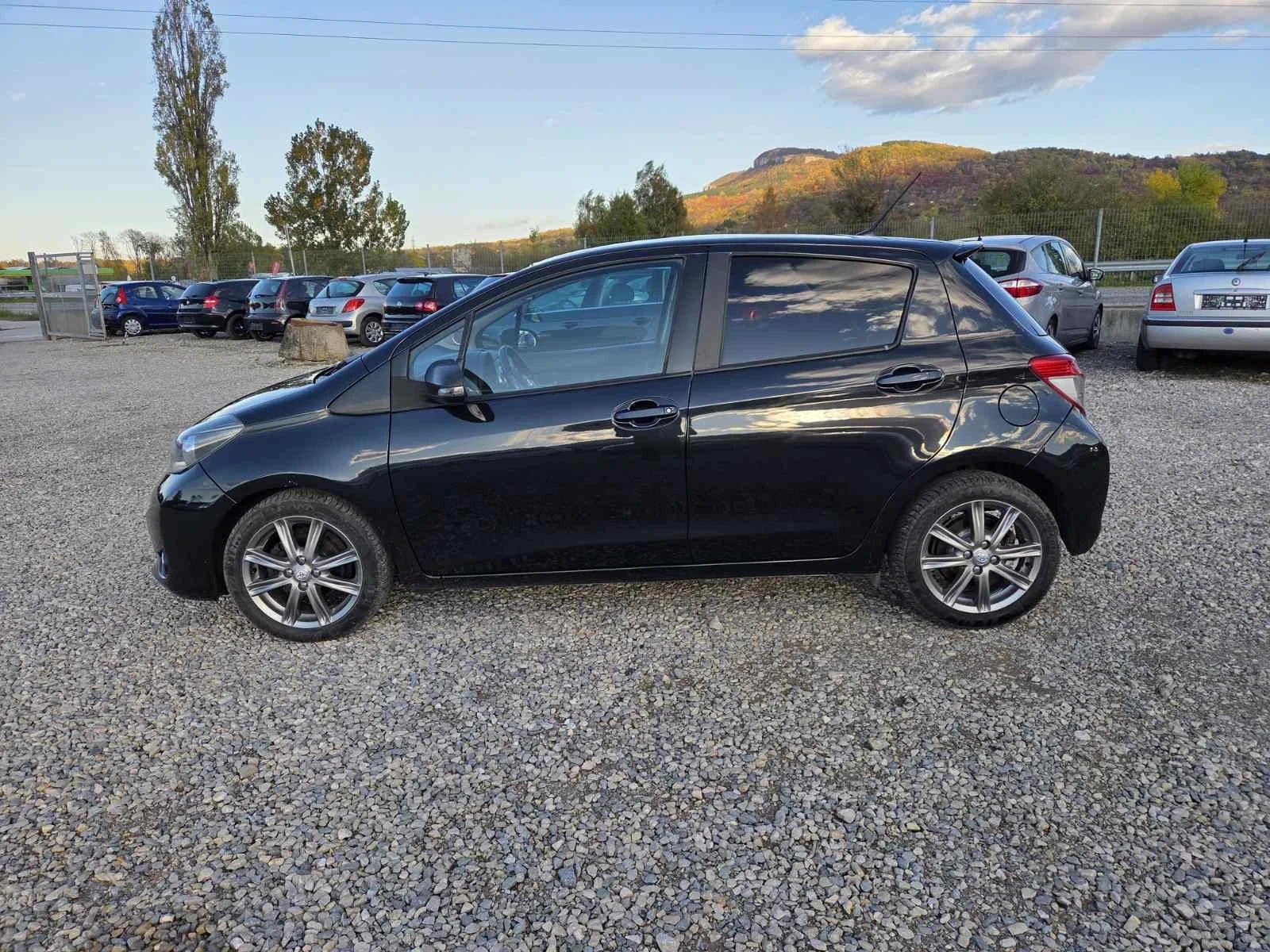 Toyota Yaris 1.4D-4D-90PS-НАВИ-ПАНОРАМА - изображение 8