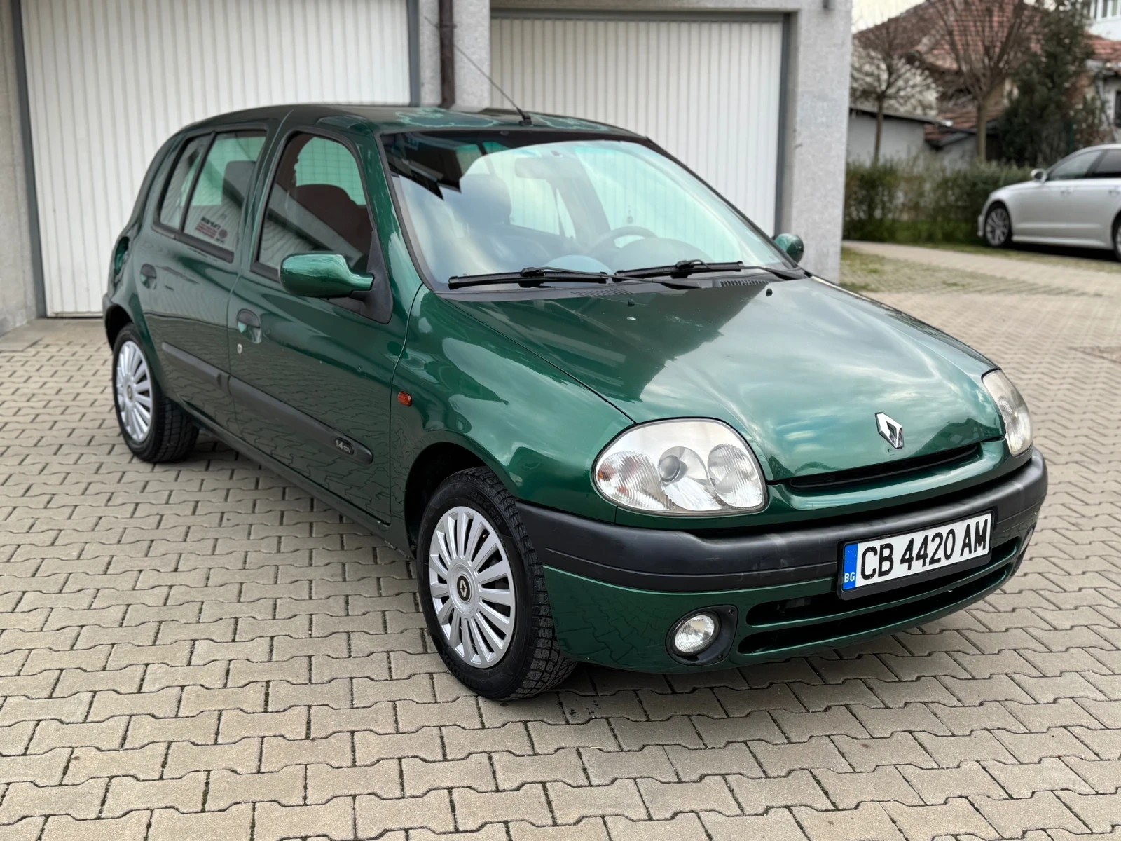 Renault Clio 1.4 16v Газов Инжекцион, снимка 3 - Автомобили и джипове - 54083432