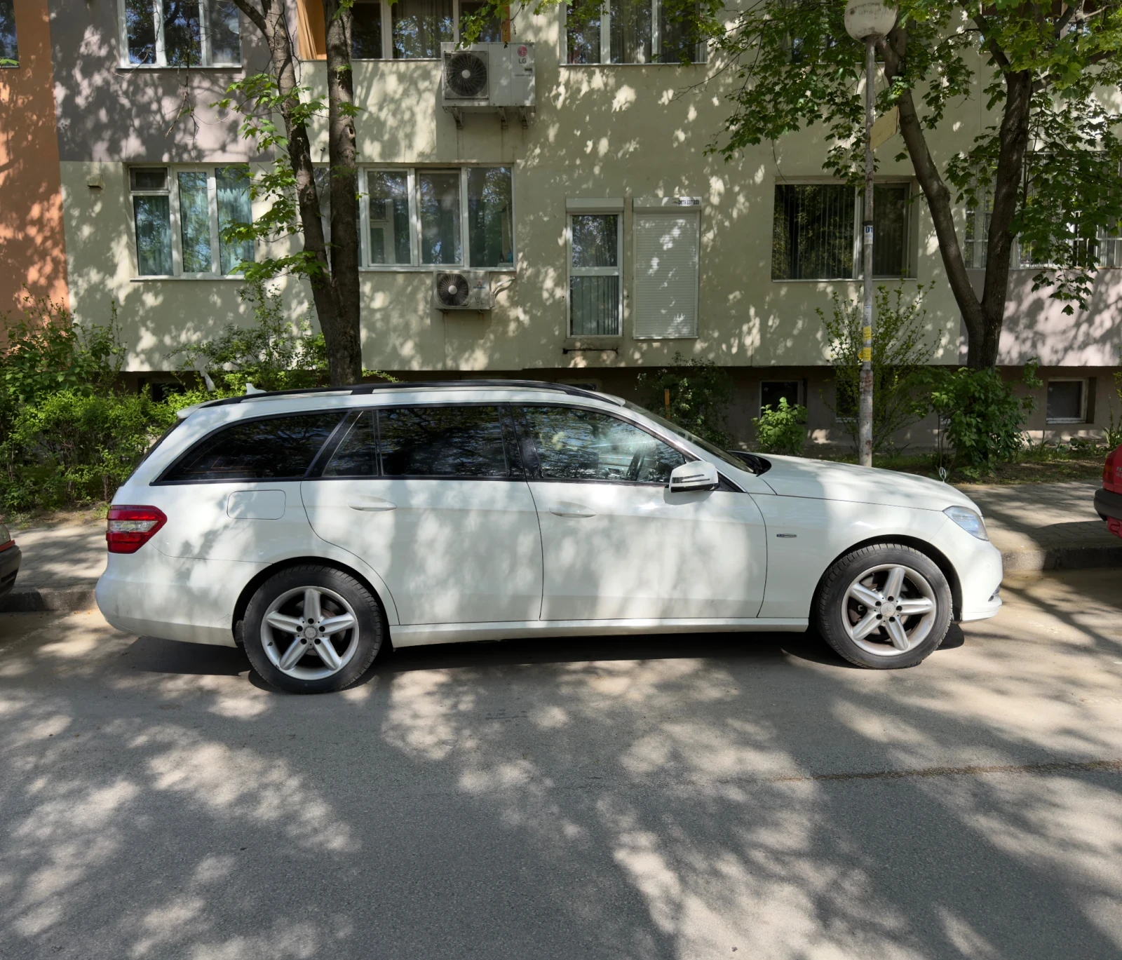 Mercedes-Benz E 350  4 MATIC, снимка 2 - Автомобили и джипове - 54458039