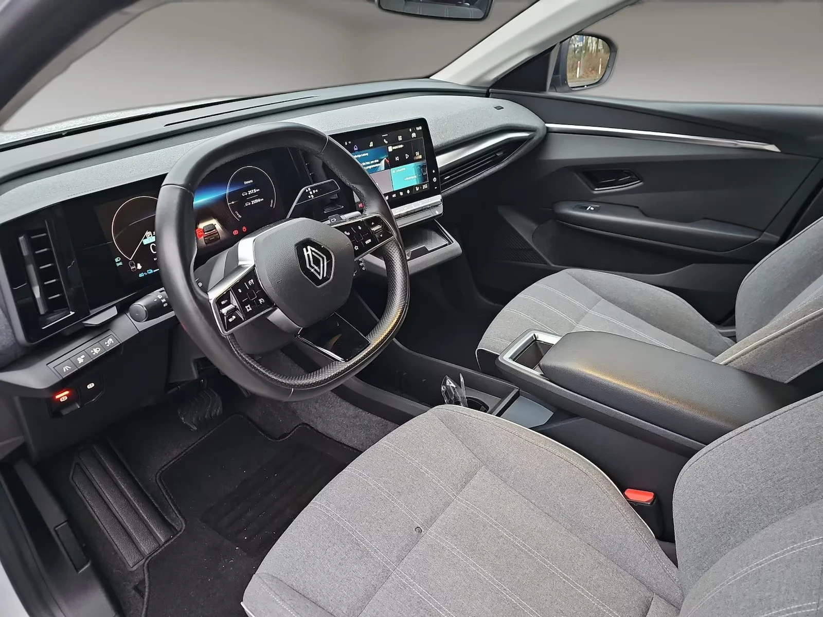 Renault Megane E-TECH/131HP/EQUILIBRE/CAM/ACC/CPLAY/NAVI/LED/385q, снимка 4 - Автомобили и джипове - 54822304