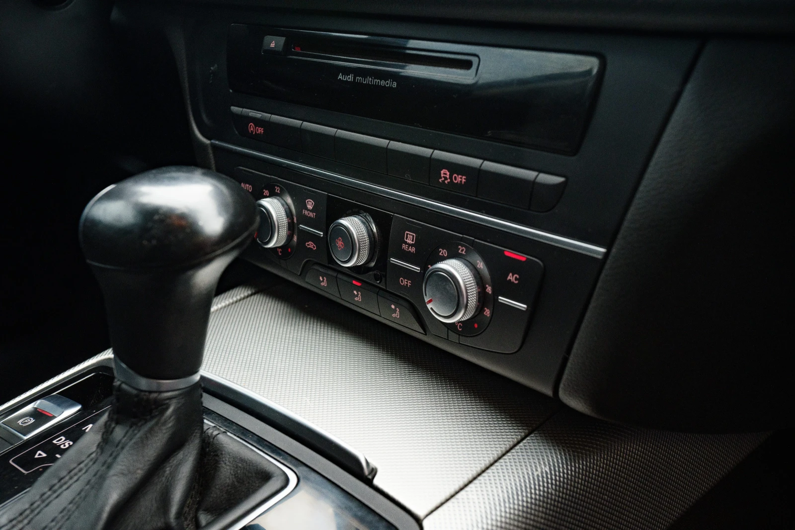 Audi A6 3TDI AVANT Aвтоматик, снимка 14 - Автомобили и джипове - 55545657