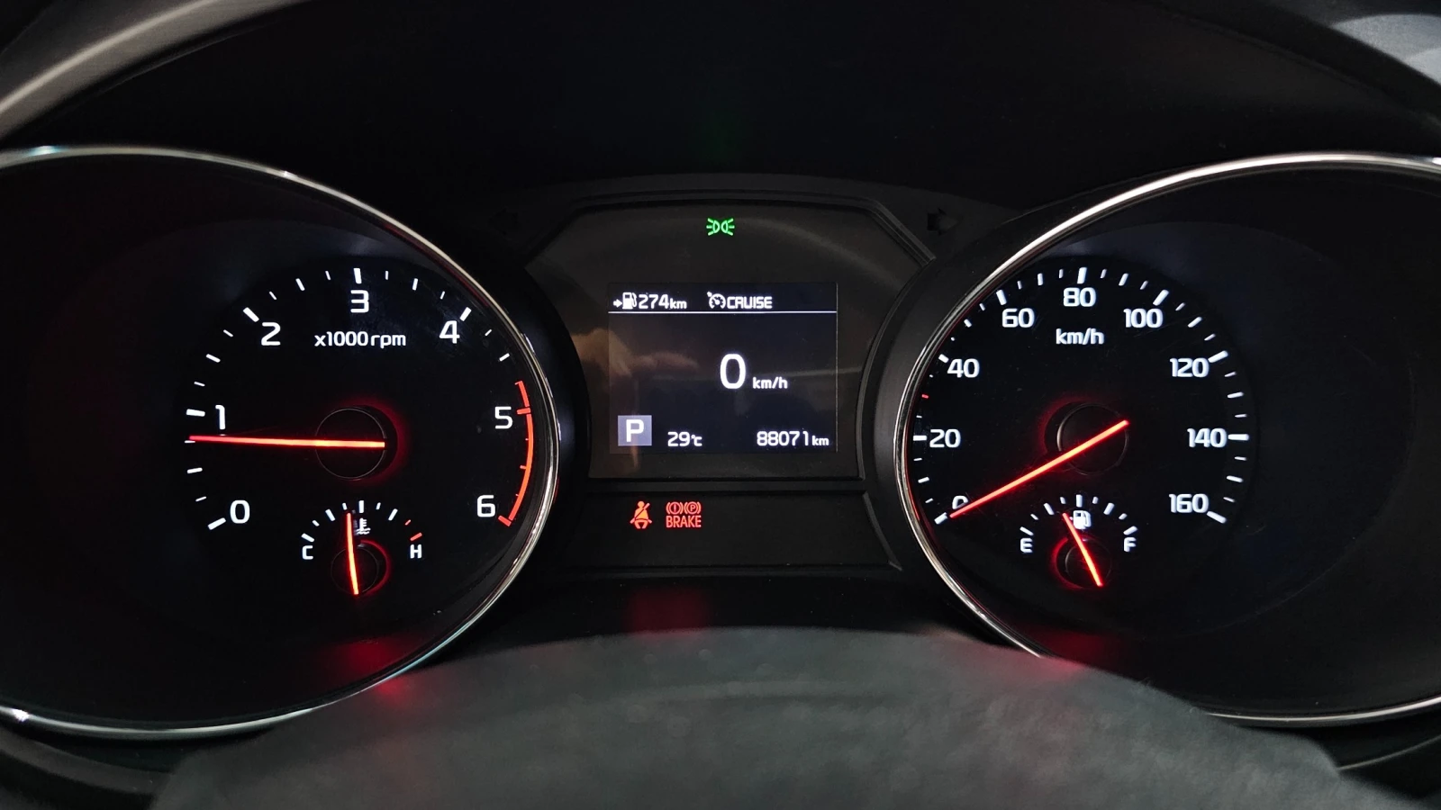 Kia Carnival DELUXE 2.2/ПОДГРЕВ-СЕДАЛКИ/РЕАЛНИ КМ/hellascars.bg, снимка 10 - Автомобили и джипове - 55666468