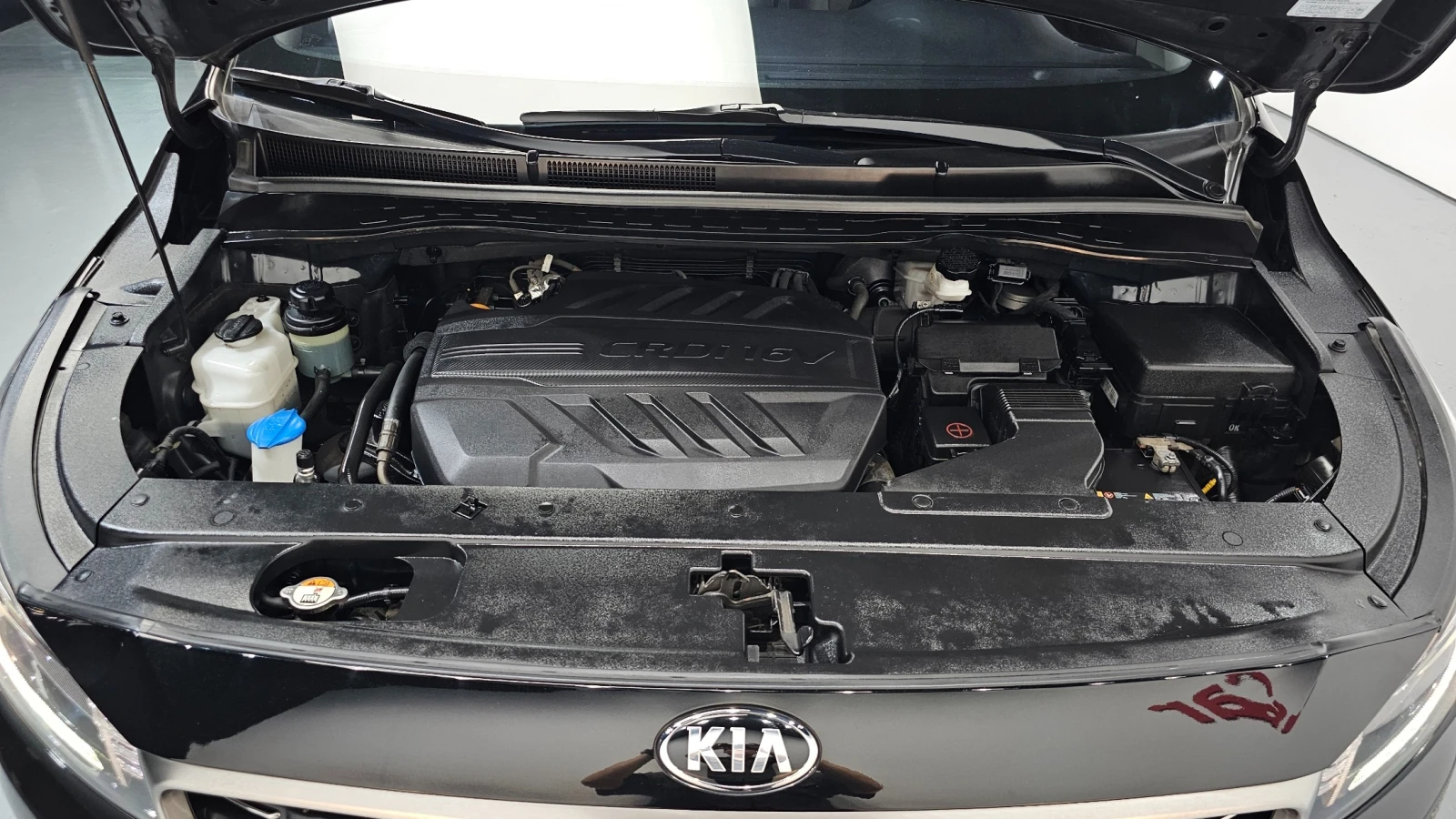 Kia Carnival DELUXE 2.2/ПОДГРЕВ-СЕДАЛКИ/РЕАЛНИ КМ/hellascars.bg, снимка 5 - Автомобили и джипове - 55666468