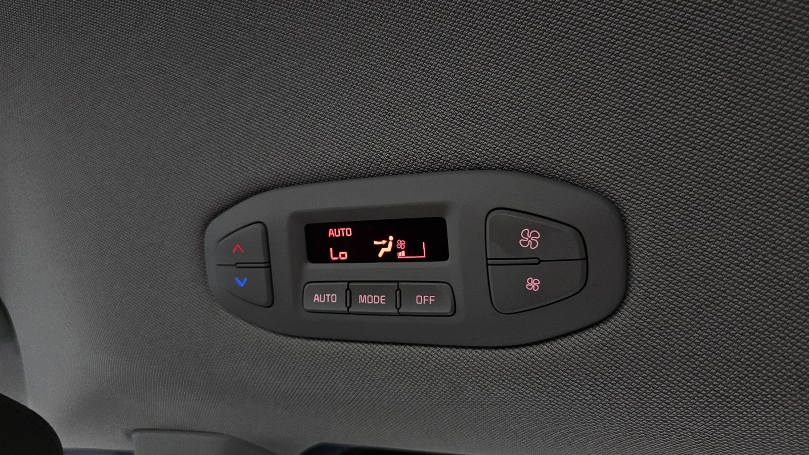 Kia Carnival DELUXE 2.2/ПОДГРЕВ-СЕДАЛКИ/РЕАЛНИ КМ/hellascars.bg, снимка 16 - Автомобили и джипове - 55666468