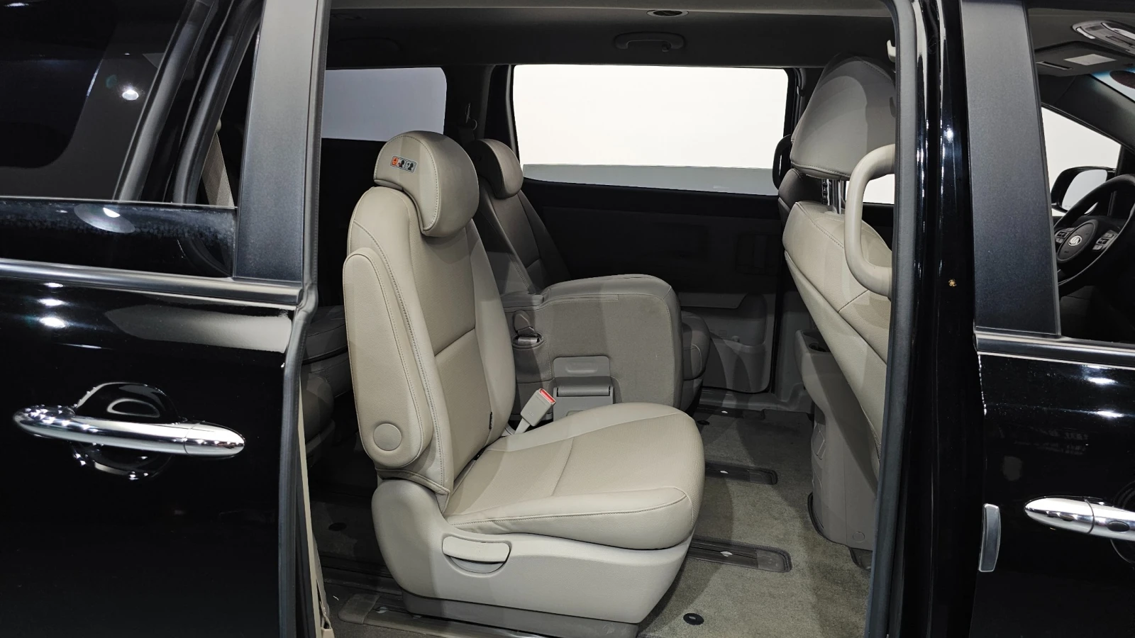 Kia Carnival DELUXE 2.2/ПОДГРЕВ-СЕДАЛКИ/РЕАЛНИ КМ/hellascars.bg, снимка 14 - Автомобили и джипове - 55666468