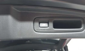 Honda Cr-v * 2.0 Hybrid Touring 4WD * Бял Салон * , снимка 17