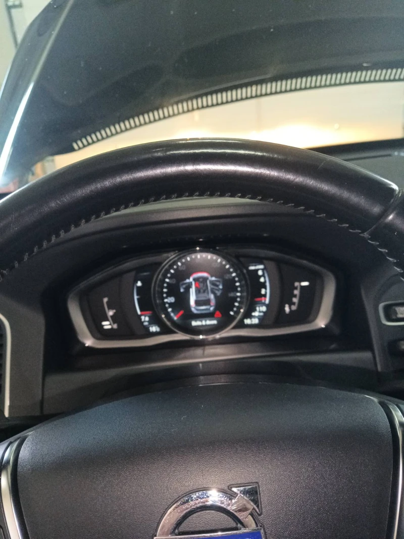 Volvo XC60 Премиум, снимка 4 - Автомобили и джипове - 52473285