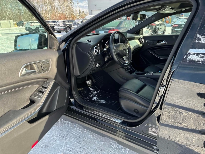 Mercedes-Benz GLA 250 * CARFAX * БЕЗ ПЪРВОНАЧАЛНА ВНОСКА, снимка 5 - Автомобили и джипове - 52714703