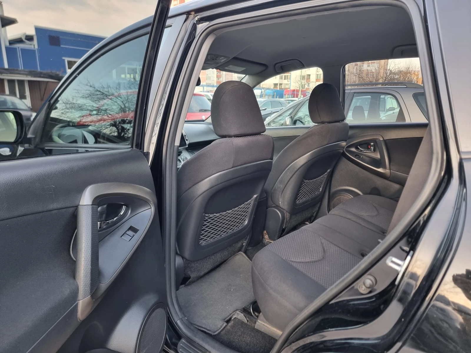 Toyota Rav4 2.2D4D  | Mobile.bg — изображение 11