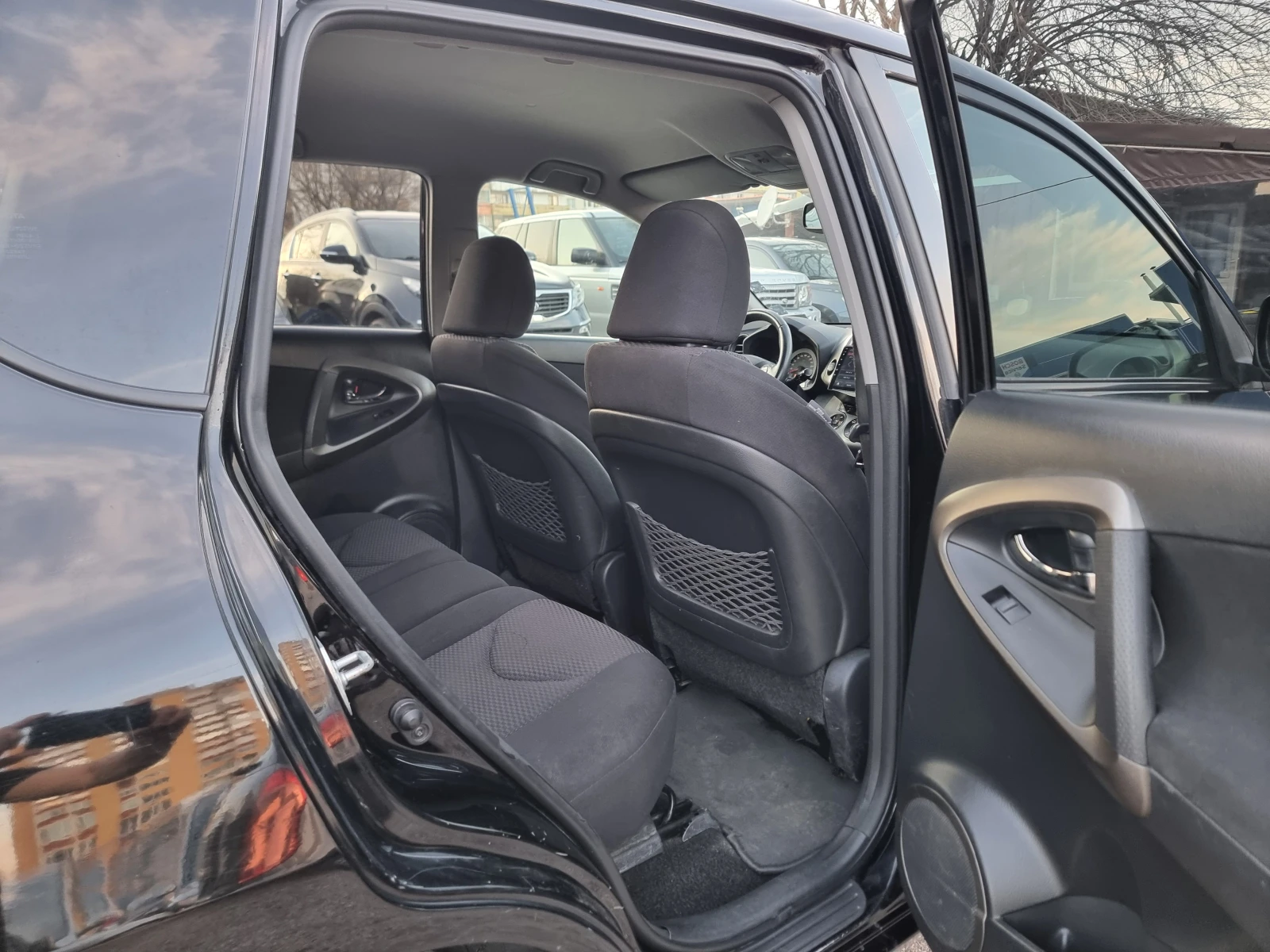 Toyota Rav4 2.2D4D  | Mobile.bg — изображение 14