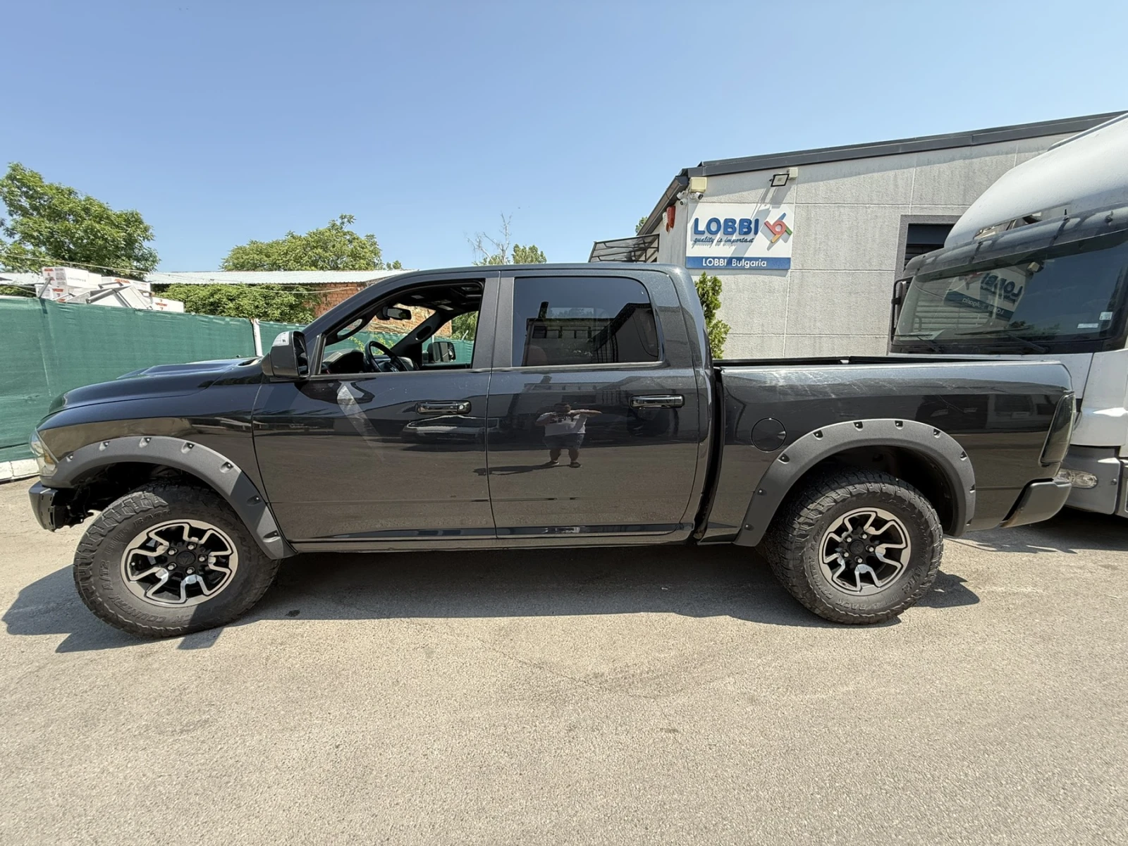 Dodge RAM 1500 REBEL 4X4 СПОРТНИ АУСПУСИ МУЗИКА ТОП - изображение 4