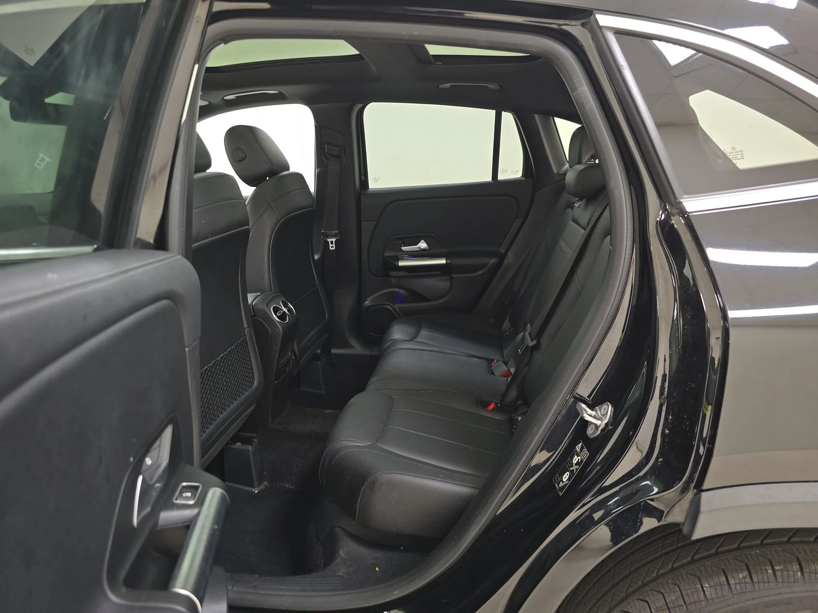 Mercedes-Benz GLA 250 KEYLESS * Panoramic * Hands-Free* Memory - изображение 10
