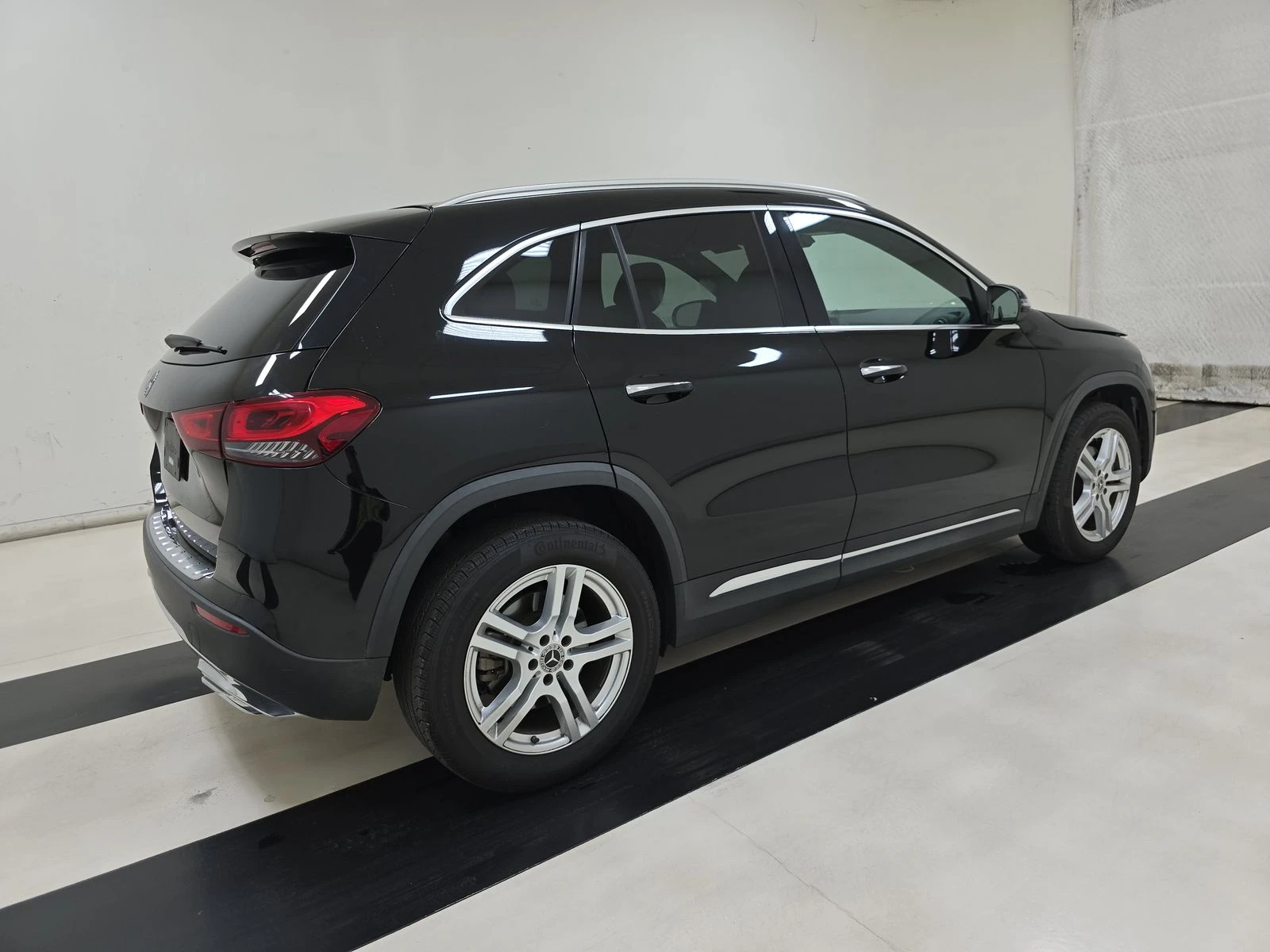 Mercedes-Benz GLA 250 KEYLESS * Panoramic * Hands-Free* Memory - изображение 4