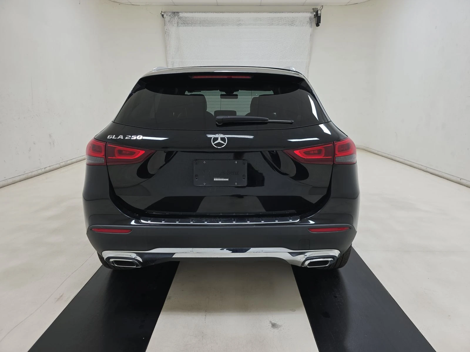 Mercedes-Benz GLA 250 KEYLESS * Panoramic * Hands-Free* Memory - изображение 3