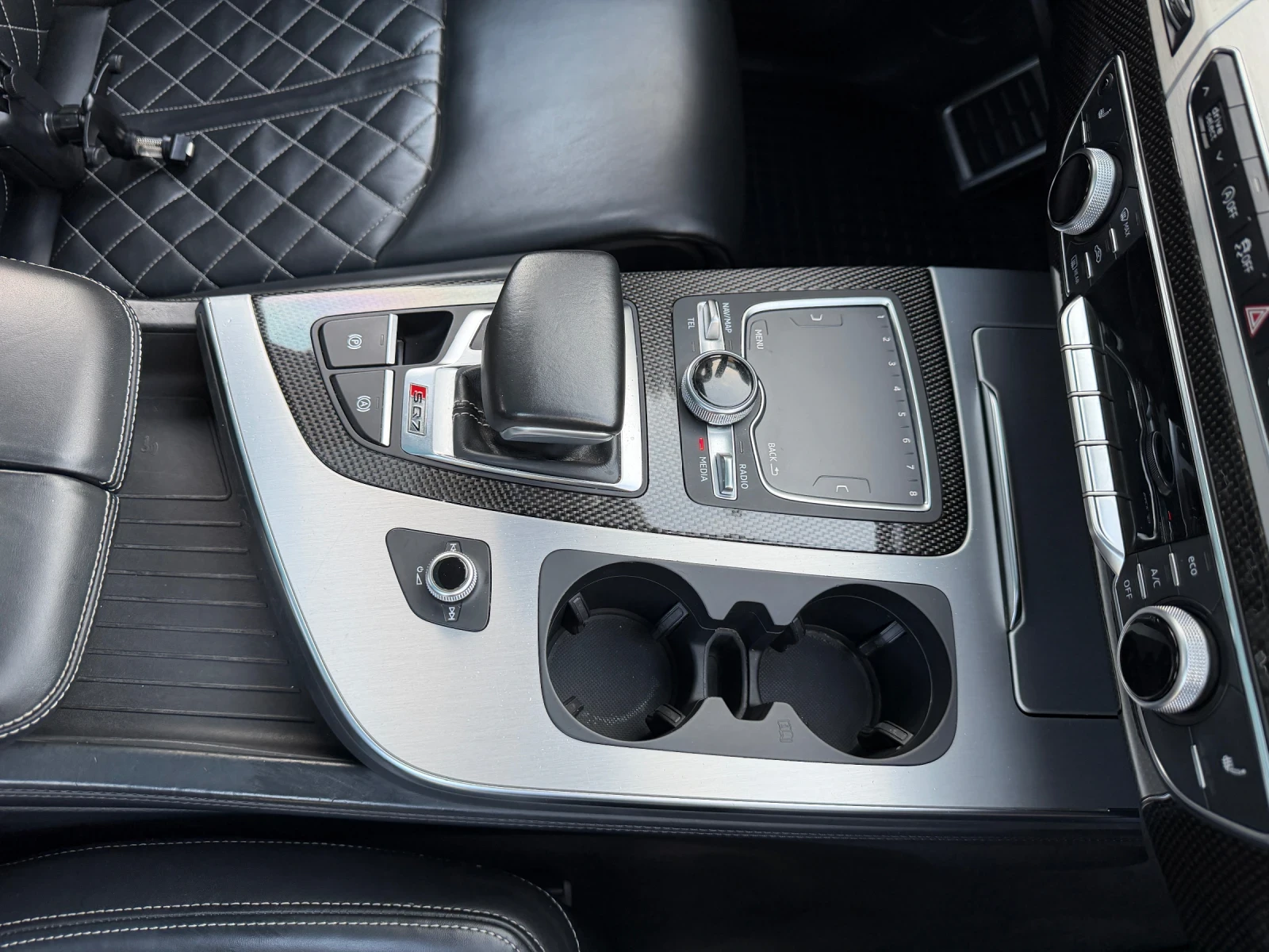 Audi SQ7 4.0 T V8, снимка 14 - Автомобили и джипове - 54513226