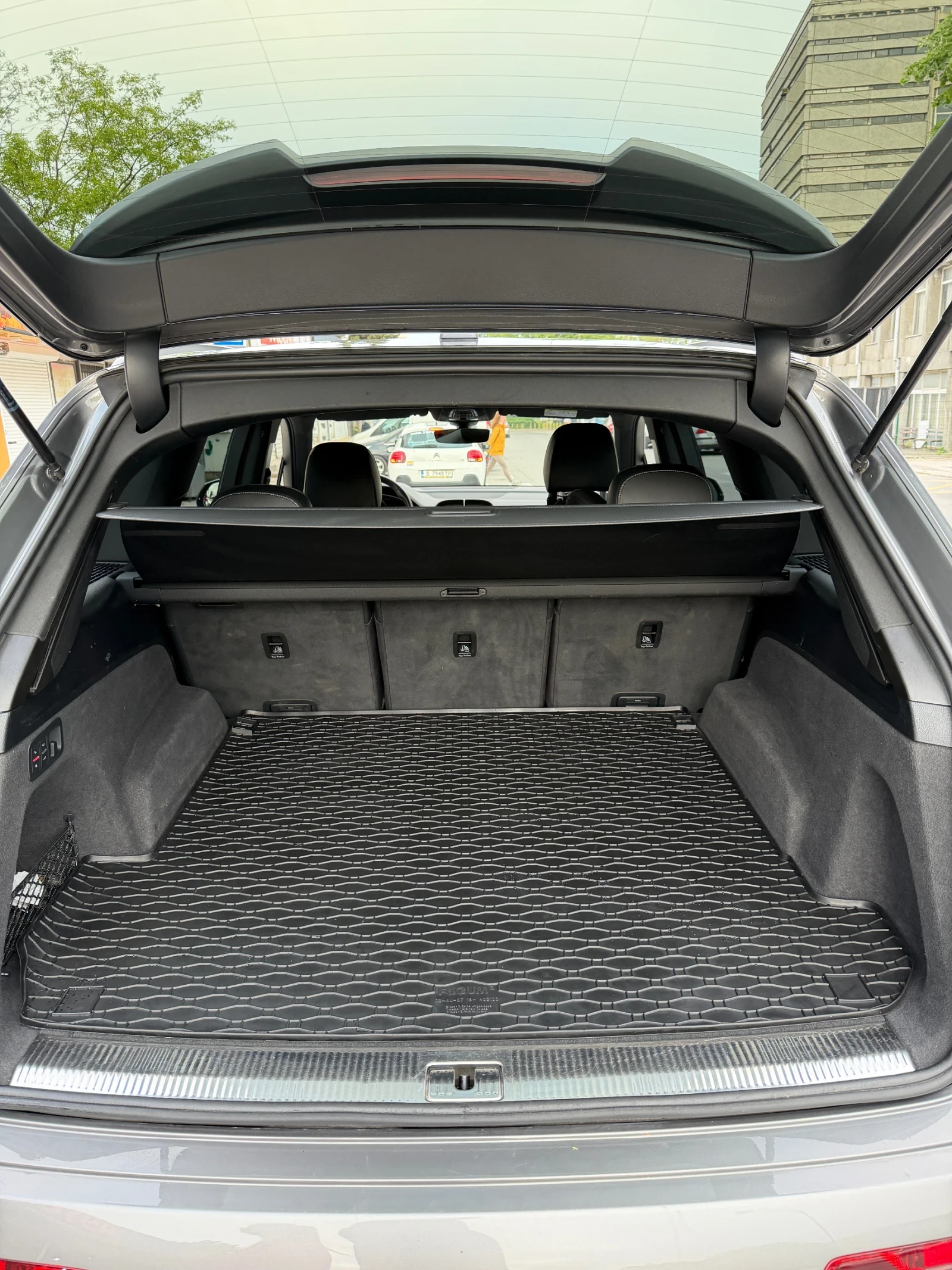 Audi SQ7 4.0 T V8, снимка 17 - Автомобили и джипове - 54513226