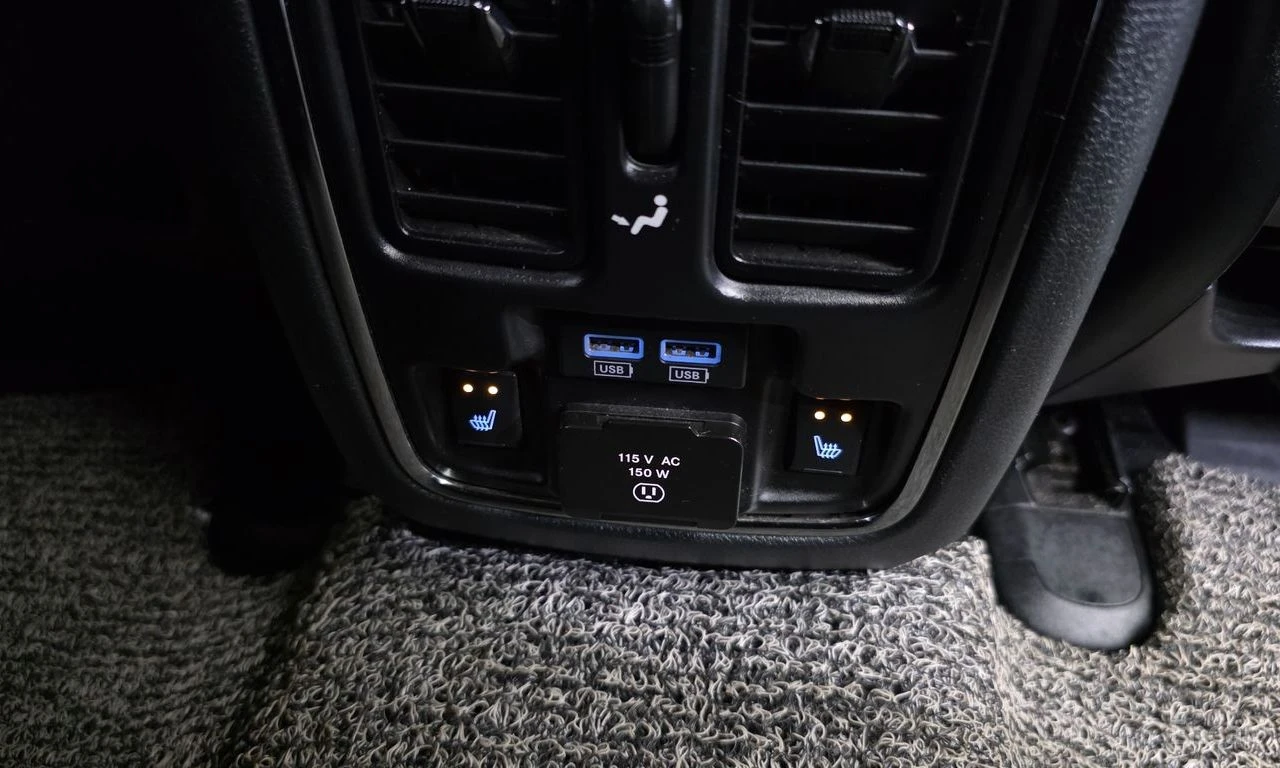 Jeep Grand cherokee 3.6* V6* 8ZF* OVERLAND* ДИСТРОНИК* ОБДУХВАНЕ* КАМЕ, снимка 16 - Автомобили и джипове - 55920773