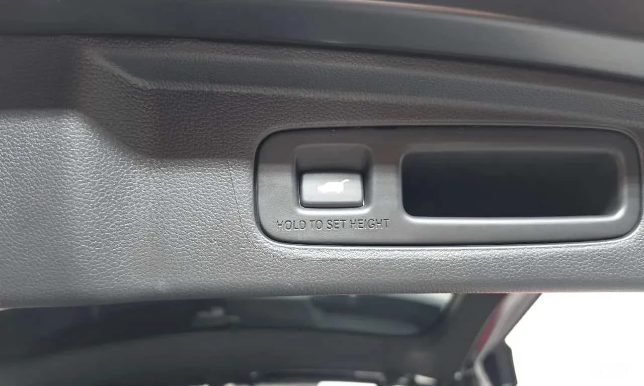 Honda Cr-v * 2.0 Hybrid Touring 4WD * Бял Салон * , снимка 17 - Автомобили и джипове - 56196182