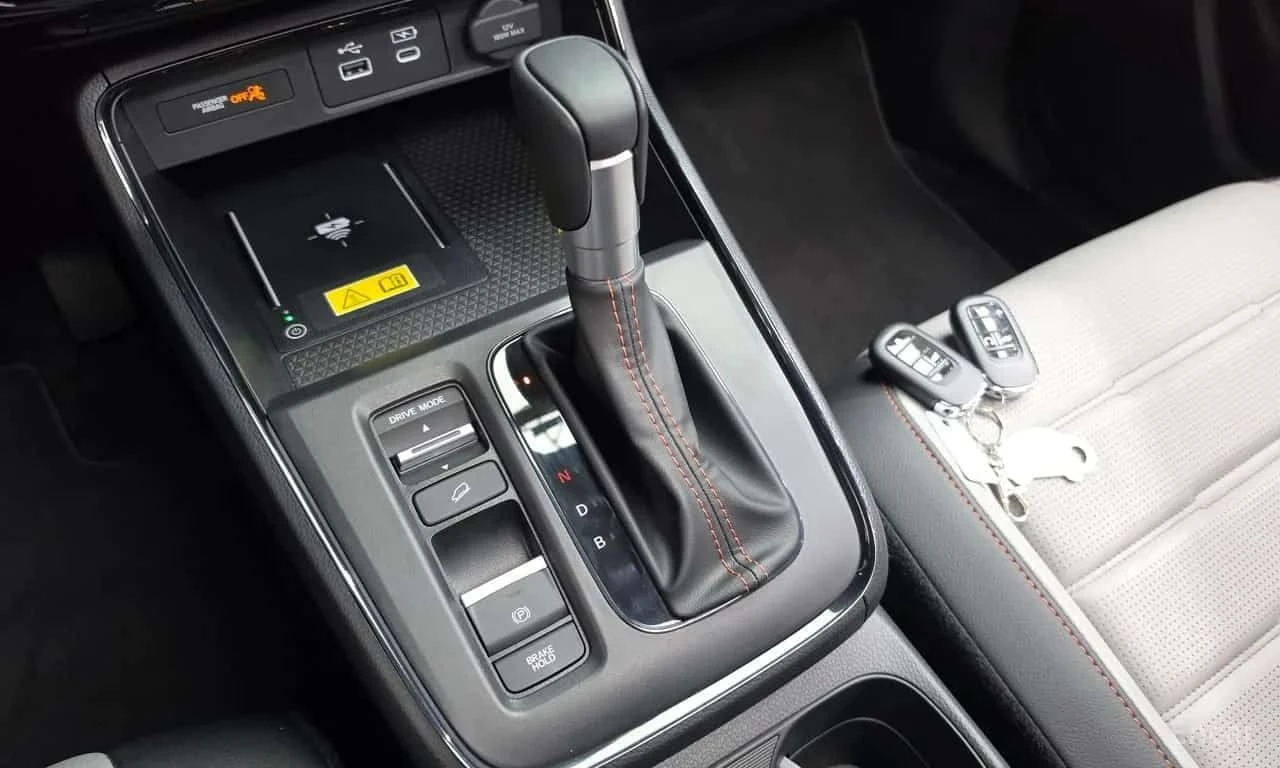 Honda Cr-v * 2.0 Hybrid Touring 4WD * Бял Салон * , снимка 9 - Автомобили и джипове - 56196182