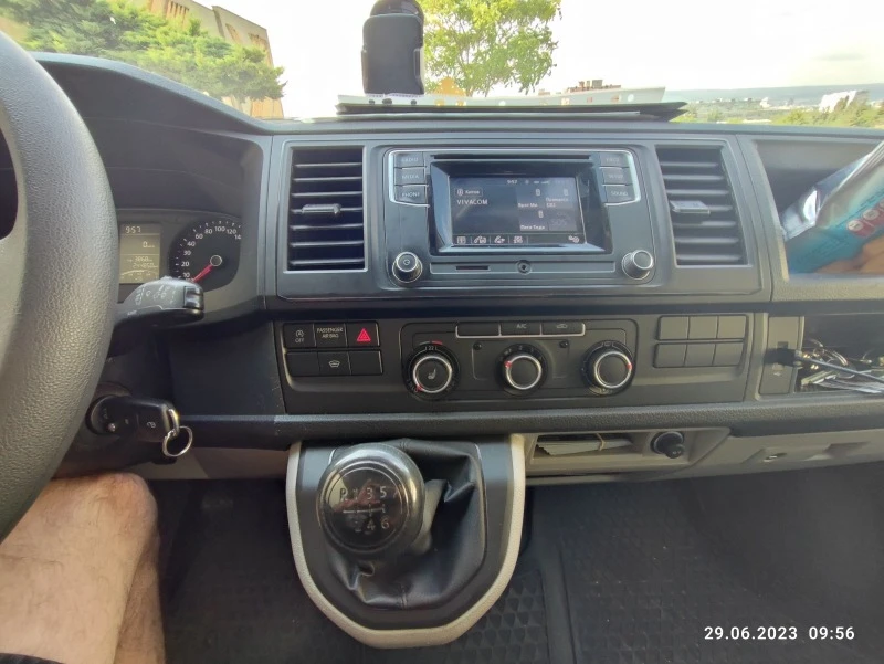 VW T6 2.0 150 катафалка по документи работи и на 220v, снимка 11 - Бусове и автобуси - 46714554