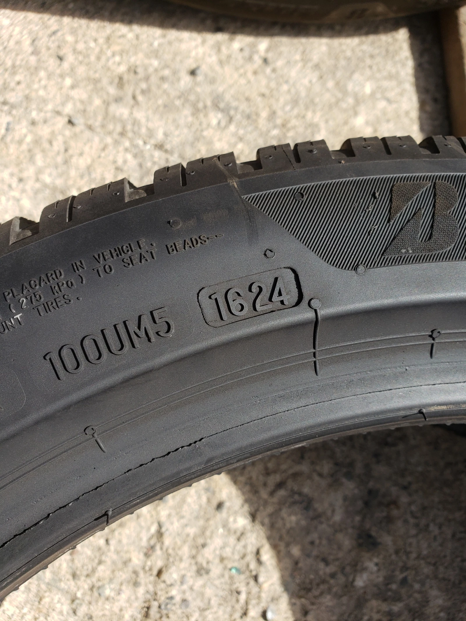 Гуми Зимни 225/45R18, снимка 6 - Гуми и джанти - 56244551