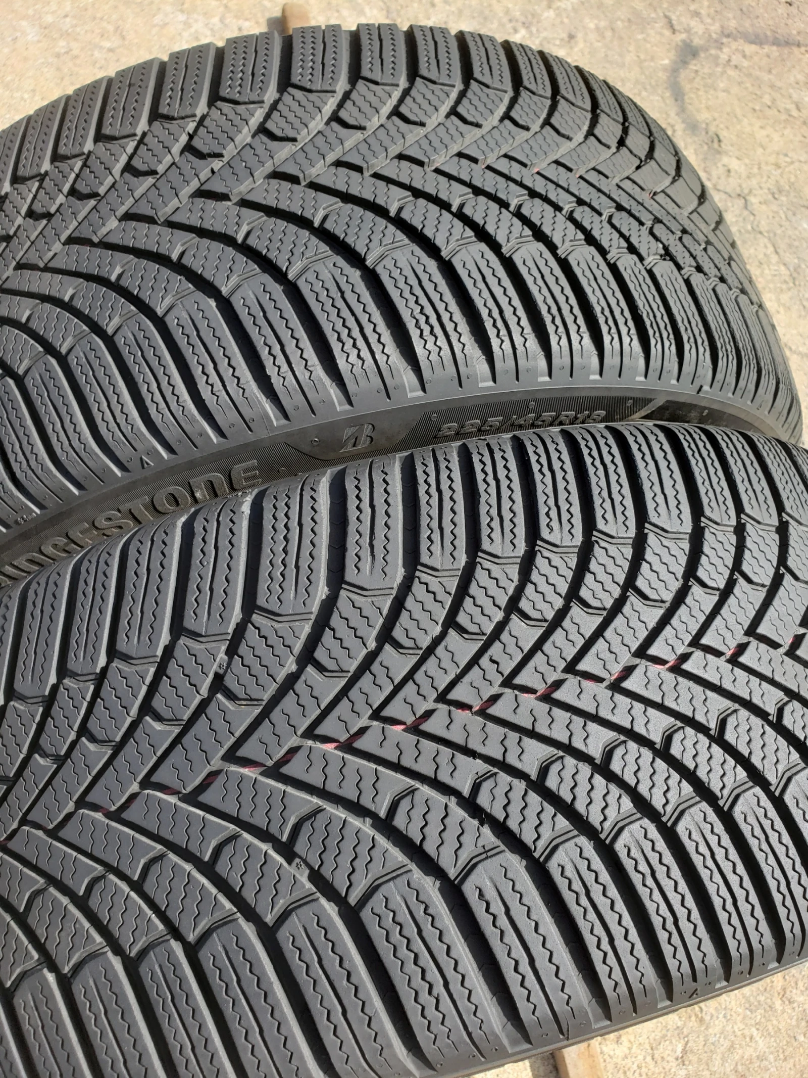 Гуми Зимни 225/45R18, снимка 4 - Гуми и джанти - 56244551
