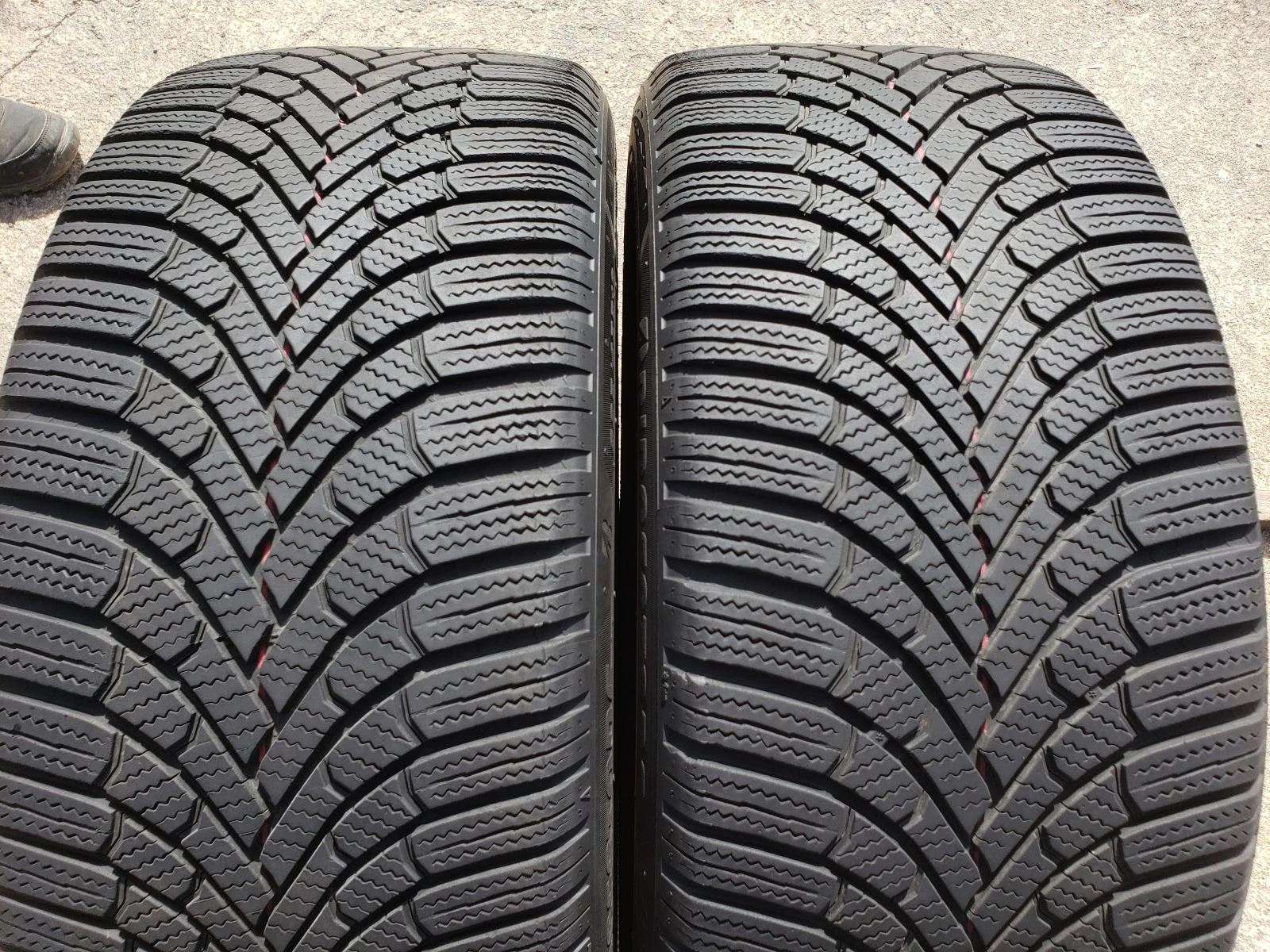 Гуми Зимни 225/45R18, снимка 2 - Гуми и джанти - 56244551