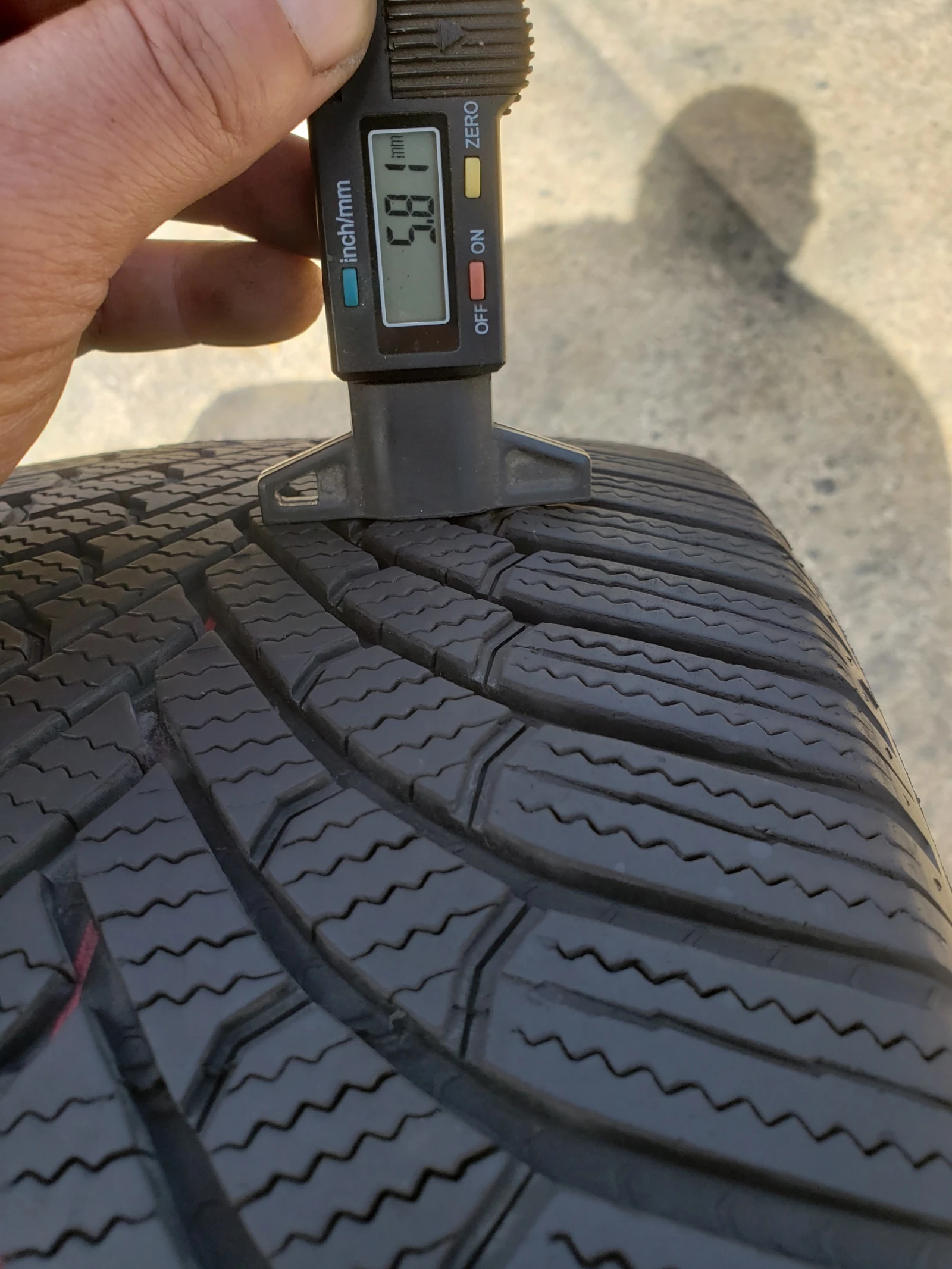 Гуми Зимни 225/45R18, снимка 7 - Гуми и джанти - 56244551