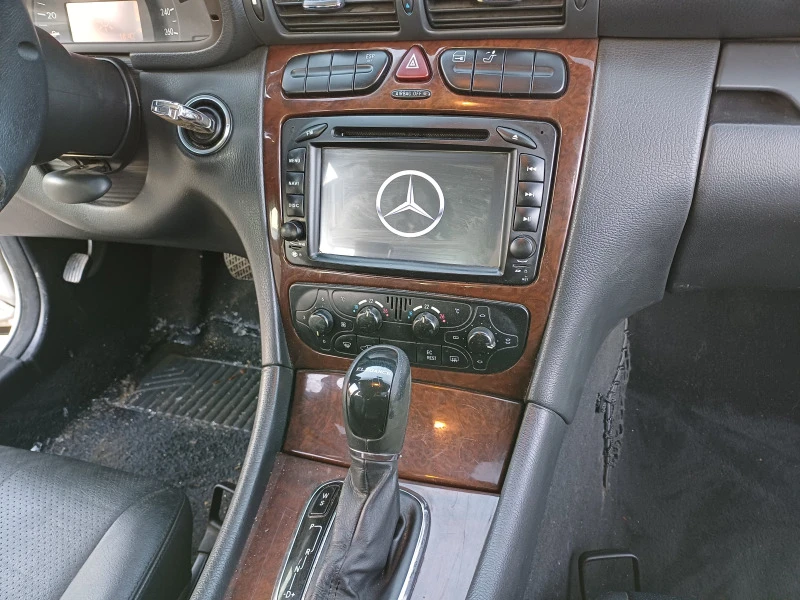 Mercedes-Benz C 240 2,4 i V6, снимка 11 - Автомобили и джипове - 47458263