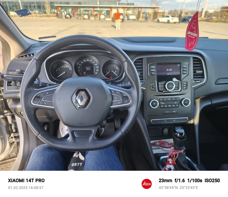 Renault Megane 1.3 TCE, снимка 11 - Автомобили и джипове - 48926384