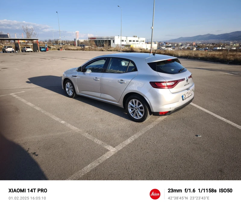 Renault Megane 1.3 TCE, снимка 2 - Автомобили и джипове - 48926384