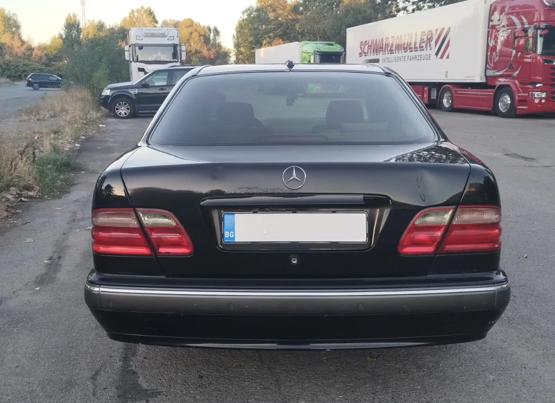 Mercedes-Benz E 240, снимка 7 - Автомобили и джипове - 52202345