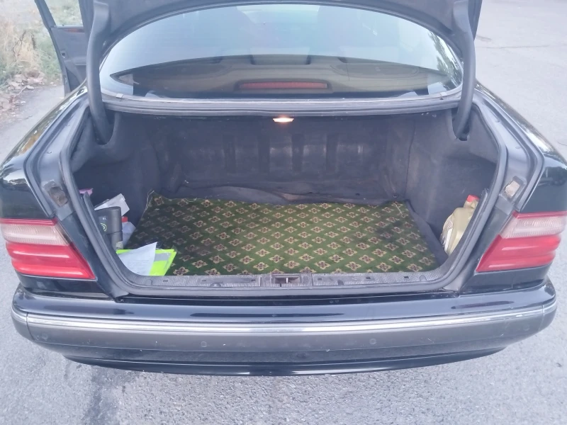 Mercedes-Benz E 240, снимка 9 - Автомобили и джипове - 52202345