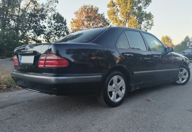 Mercedes-Benz E 240, снимка 4 - Автомобили и джипове - 52202345