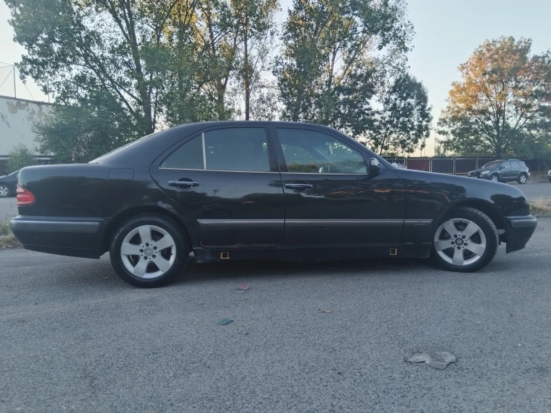 Mercedes-Benz E 240, снимка 5 - Автомобили и джипове - 52202345
