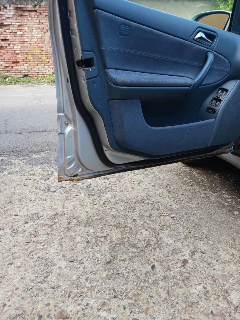 Mercedes-Benz C 220, снимка 8 - Автомобили и джипове - 52554852