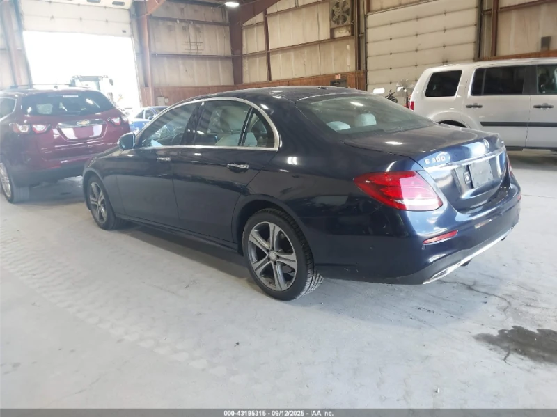 Mercedes-Benz E 300 4MATIC* ПОДГРЕВ* BURMESTER* 360* PANO, снимка 4 - Автомобили и джипове - 53296445